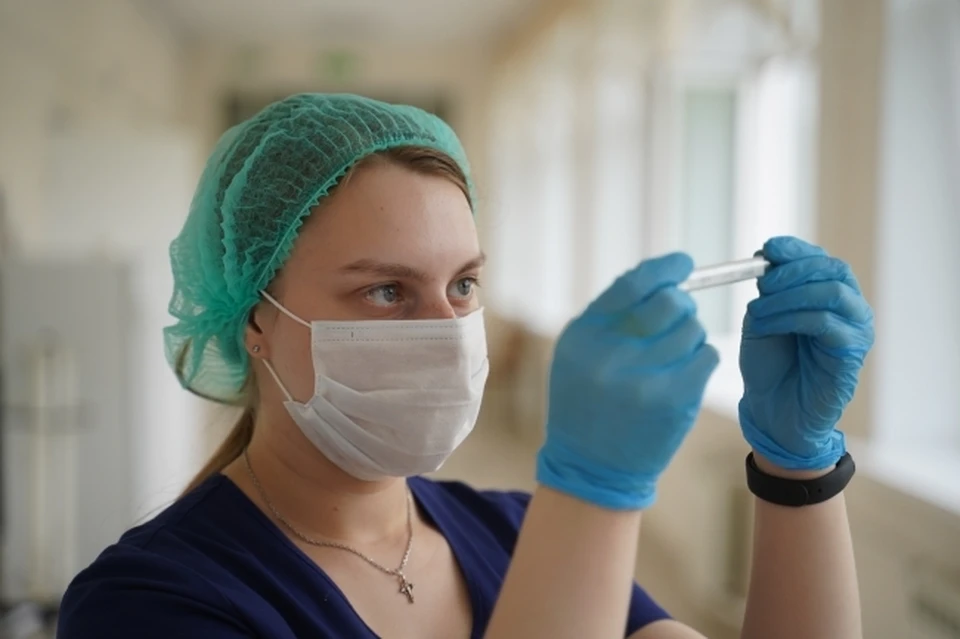 Получить прививку пока смогут только учителя и работники соцзащиты