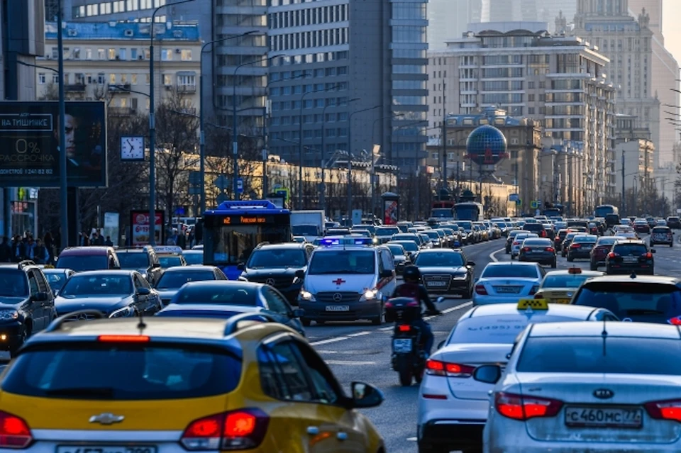 За последние 10 лет концентрация вредных веществ в воздухе возле главных магистралей столицы сократилась более чем в три раза.