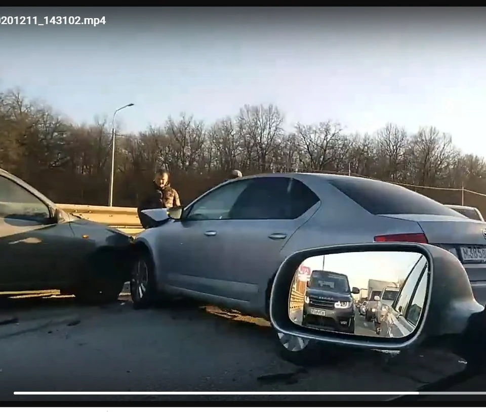 кадр из видео со страницы сообщества "АВарии/ДТП/Воронежа" соцсети "Вконтакте"