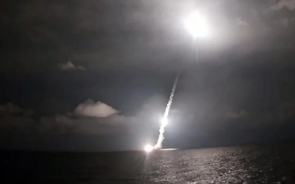 Видео пуска четырех ракет «Булава» с подлодки «Владимир Мономах» опубликовало Минобороны