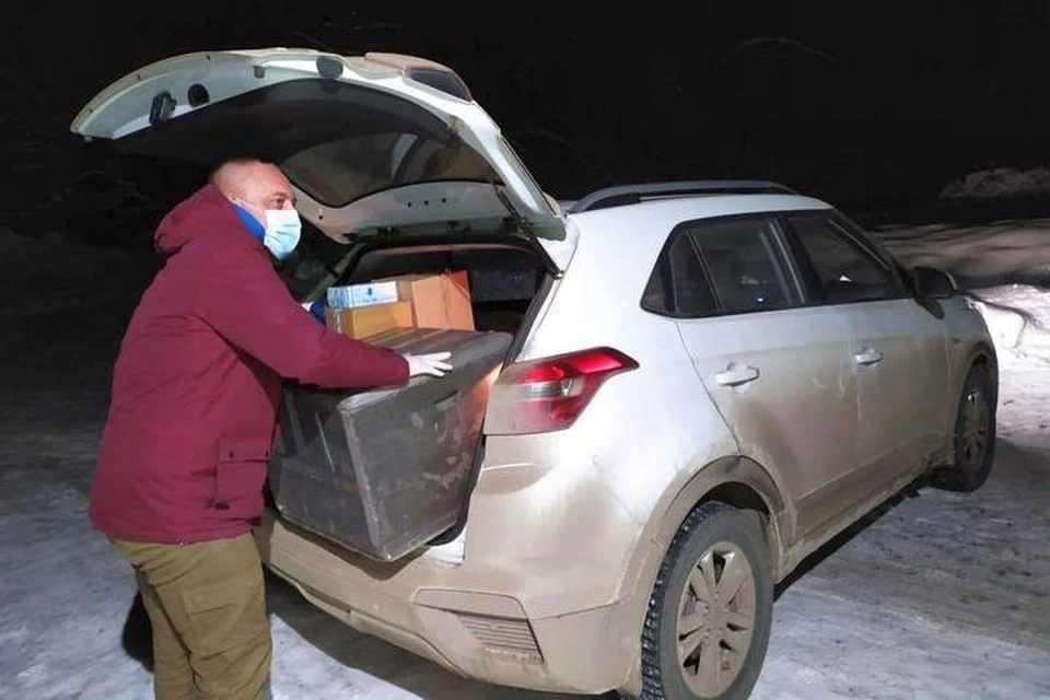 Всего за сутки организовали доставку в Рудничный запаса лекарств и средств защиты на несколько сотен тысяч рублей. Фото: Facebook Дмитрий Жебелев.