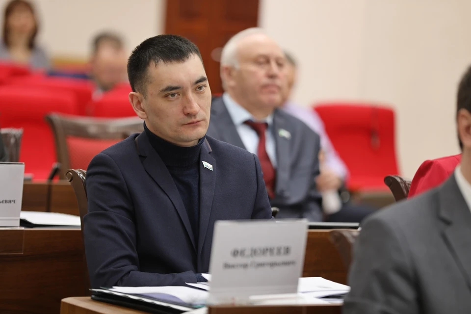 Виктор Федореев: «Бюджет Амурского района принят дефицитным, но свои социальные обязательства район выполнит»