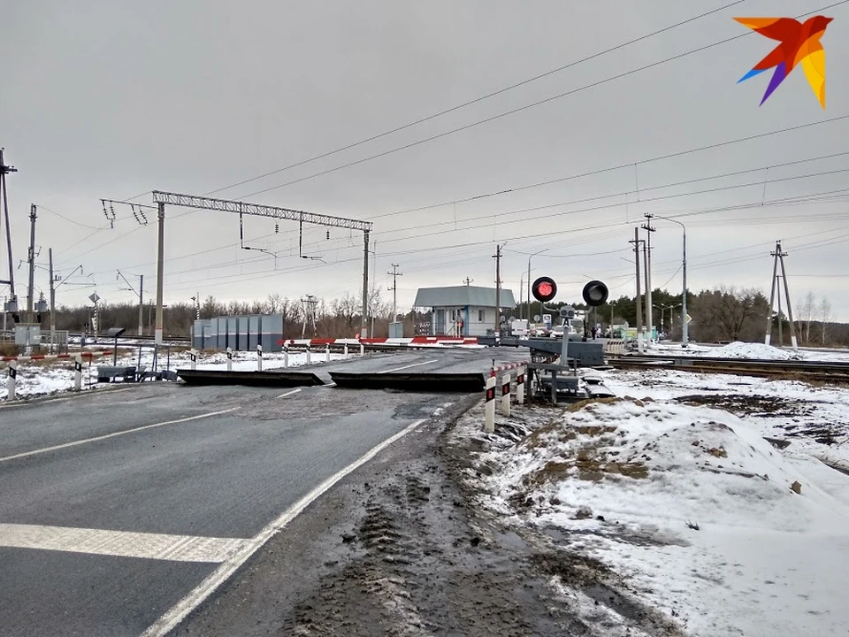 Веб камера жд переезд томск. Железнодорожный переезд Волгоград. Саратов аэропорт Железнодорожный переезд. ЖД переезд в Светлогорске. Через Железнодорожный переезд 148 км перегона Кривандино.