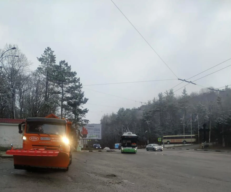 Госпредприятие организовало дежурство по всему Крыму. Фото: пресс-служба ГУП РК «Крымавтодор».