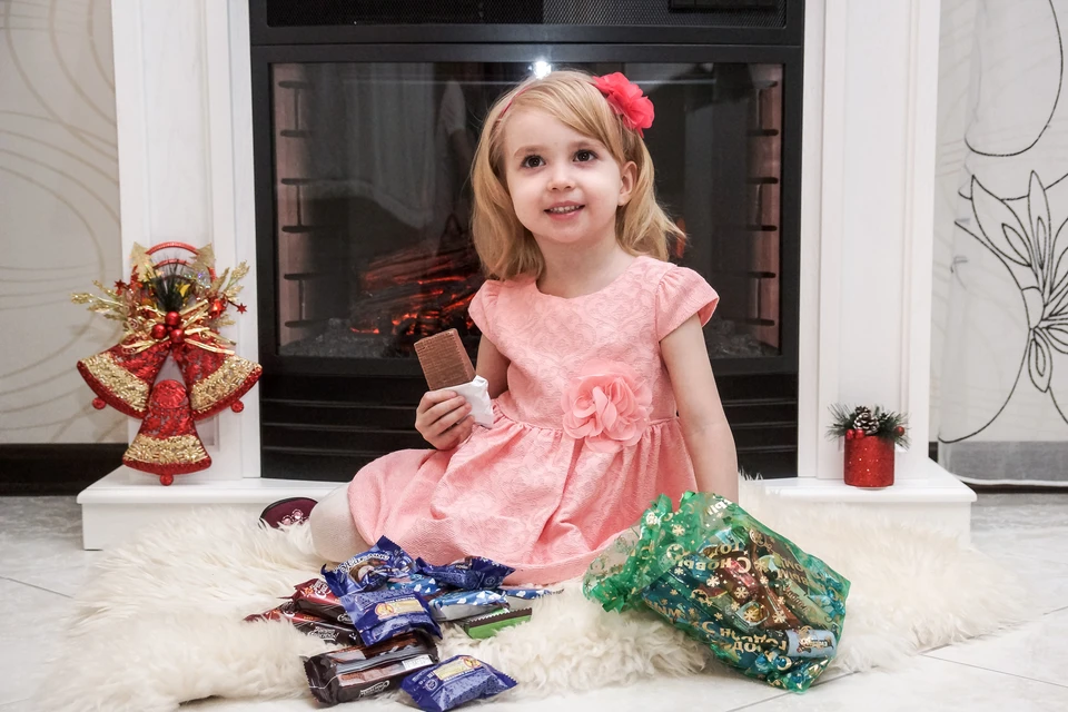 Как выбрать сладкий подарок для детей на Новый год, рассказали диетологи