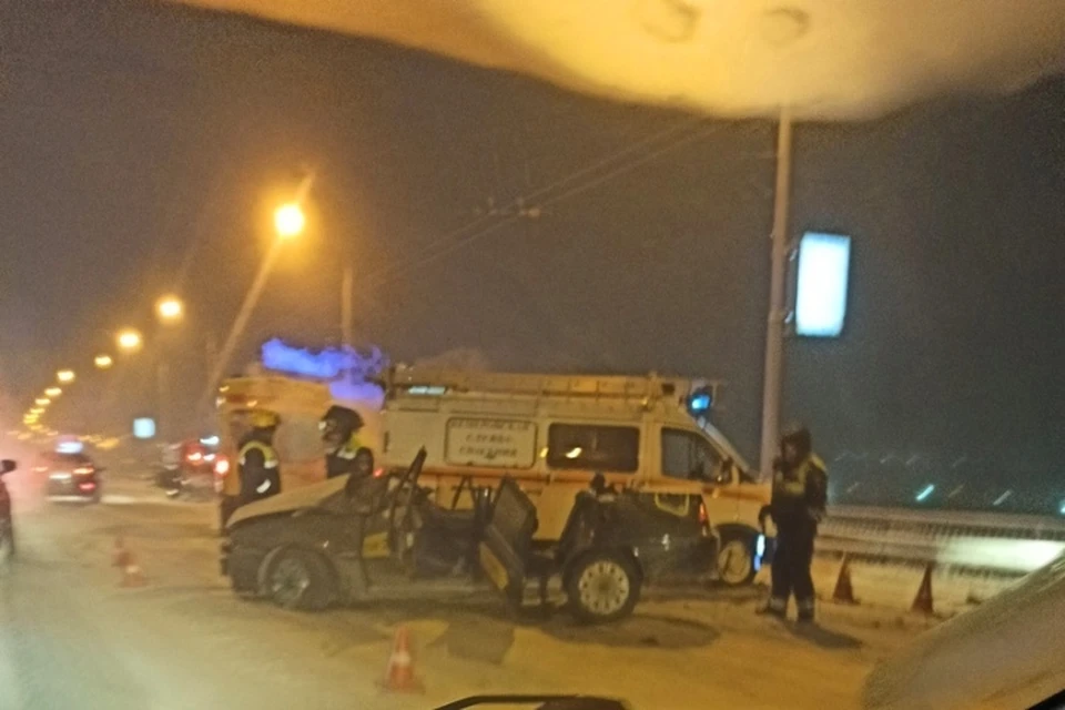 Два человека погибли после столкновения легковушки и автобуса в Кемерове. ФОТО: vk.com, "Регион 42", Денис Стругов