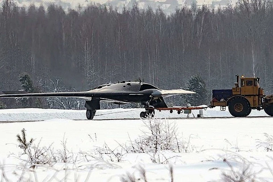 Российский тяжелый ударный беспилотник «Охотник» сделан по схеме «летающее крыло» с использованием технологий малозаметности. Фото: Wikipedia