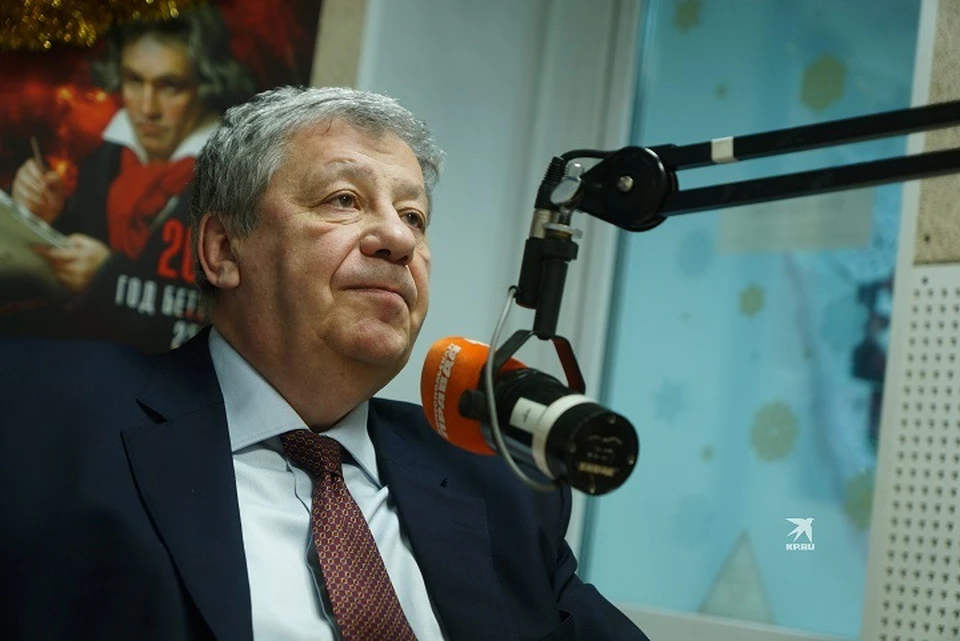 Аркадий Чернецкий старался придерживаться системы "сильного мэра"