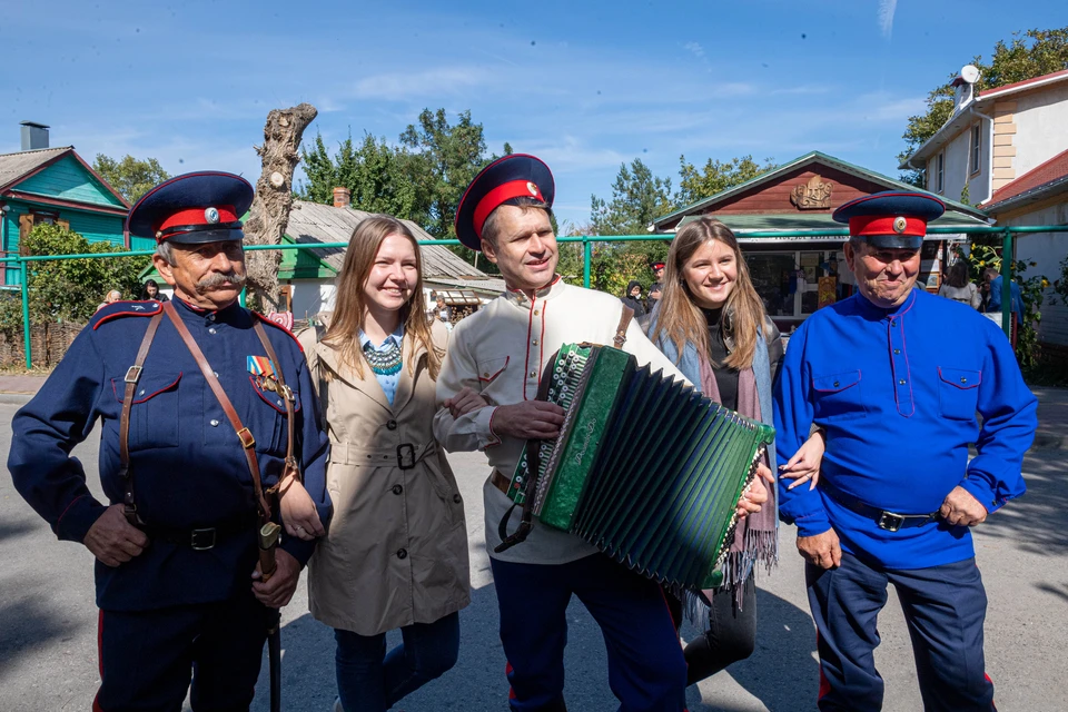 Будет представлена история, культура и даже современная жизнь народов, проживающих в донском краю.
