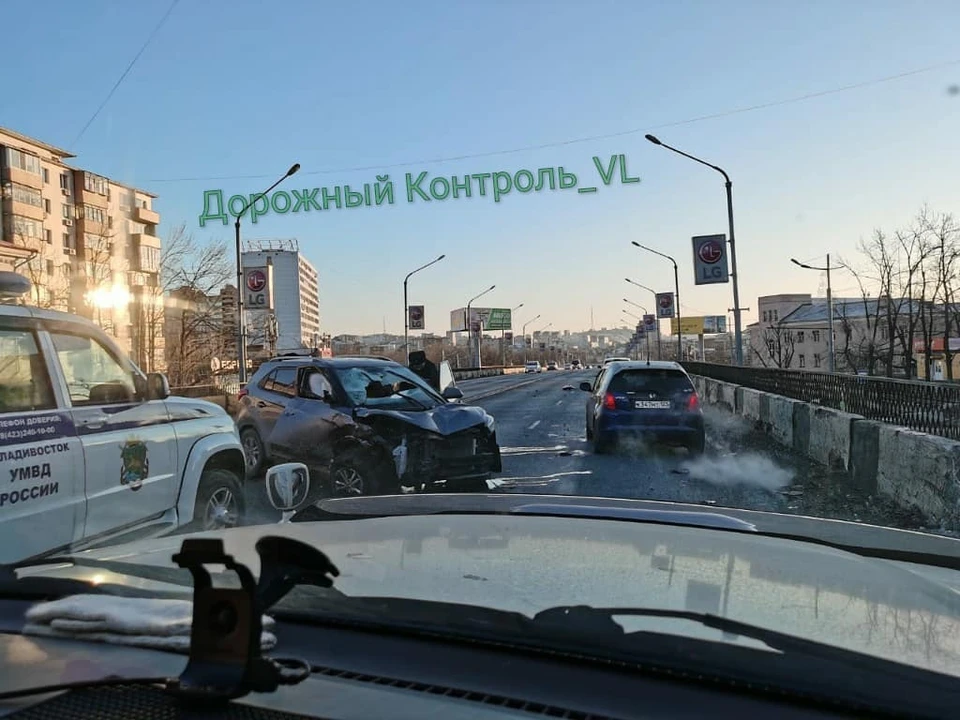 ДТП на Второреченской развязке. Фото: instagram.com/kontrol_vl