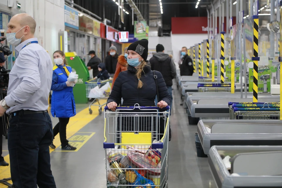 В магазины красноярцы стали ходить реже, но покупать - больше.