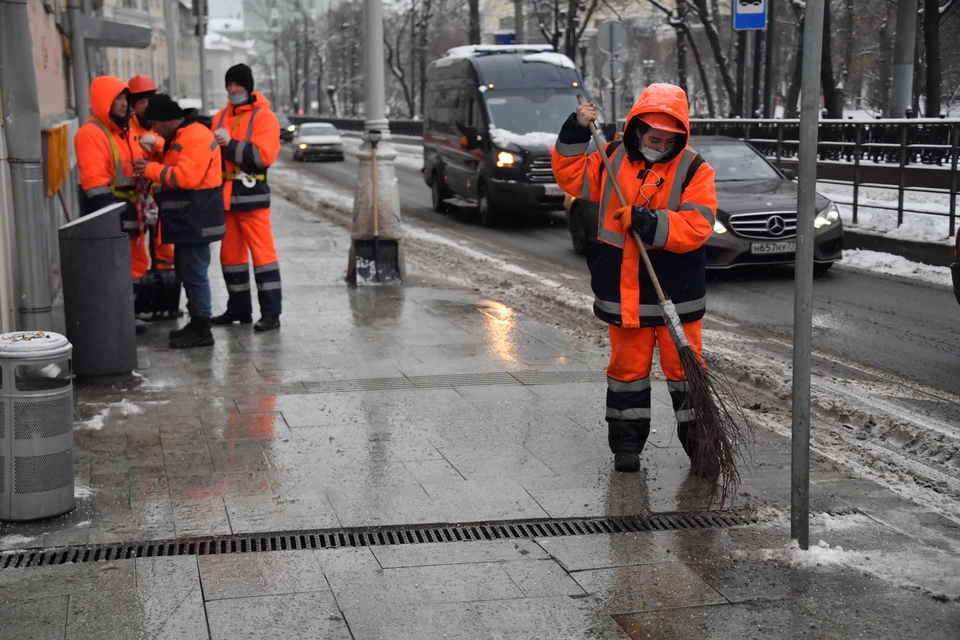 Безработных могу устроить и в сферу ЖКХ.