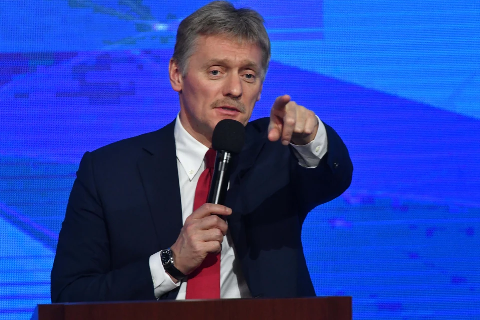 Песков подчеркнул, что в случаях с тяжкими обвинениями отступают на второй план соображения по поводу возможного общественного резонанса