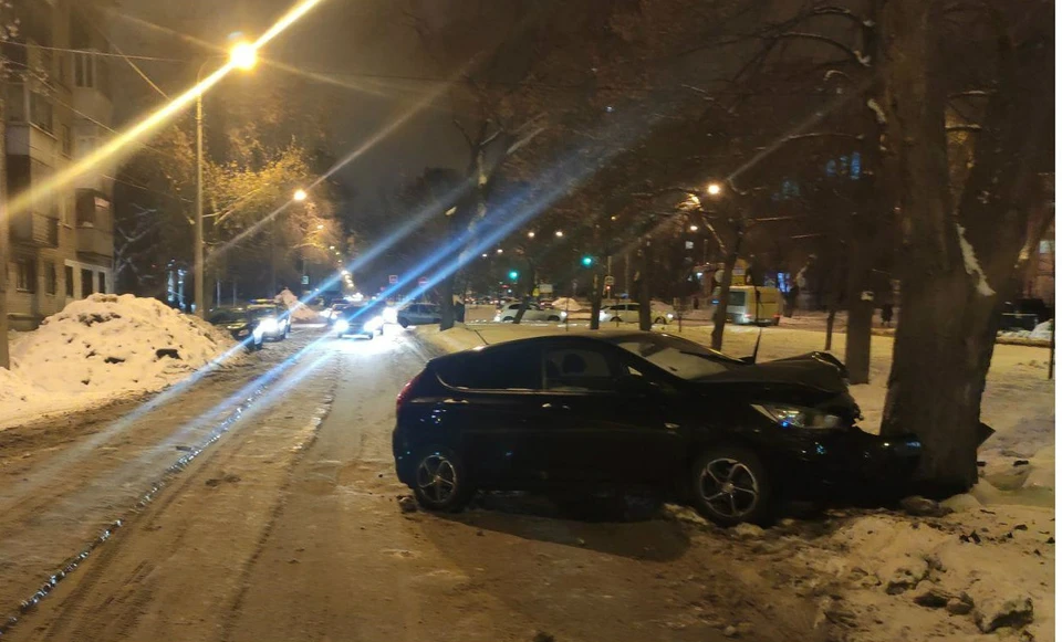 В аварии пострадали и авто, и водитель. Фото: ГУ МВД по Самарской области