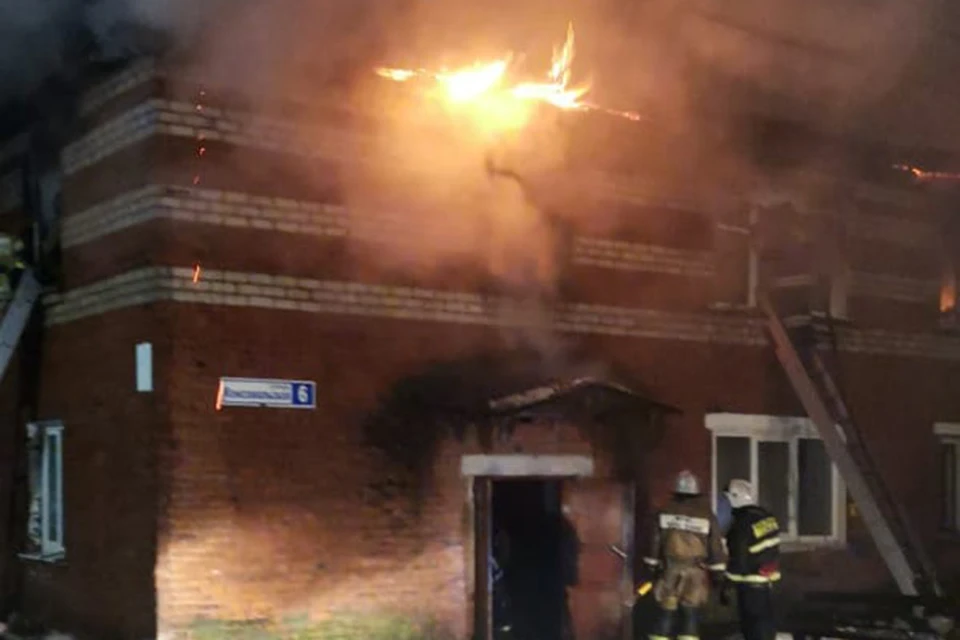 Двухэтажное общежитие сгорело в Лыскове ночью 6 января.