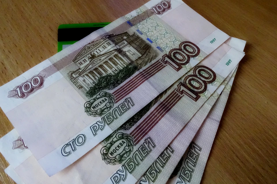 700000 Рублей. Более 700 тысяч рублей.
