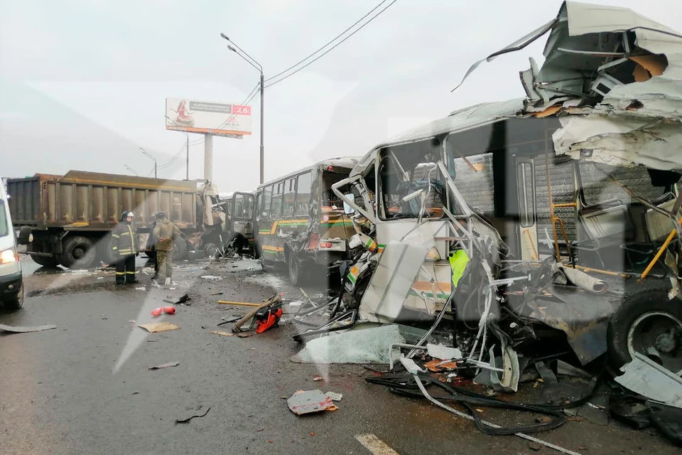 Четыре человека погибли в ДТП с военными автобусами в Подмосковье. Фото предоставлено очевидцами