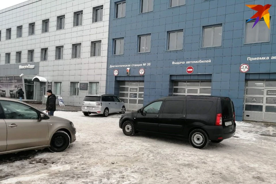 На станции диагностики "Минск-Лада" очередь на прохождение техосмотра расписана на неделю вперед.