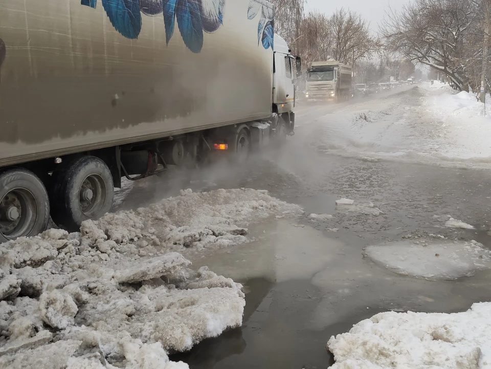 Очевидцы сообщают, что вода начала течь еще 9 января Фото: Рожко Сергей