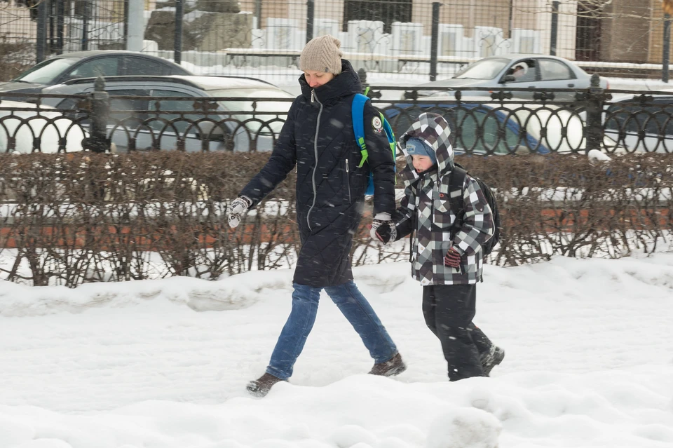 Школа челябинск отмена. Занятия в школе 14 января. Школьник 14 лет зимой. Отменили занятия из за Морозов. В Челябинске отменили занятия в школах.