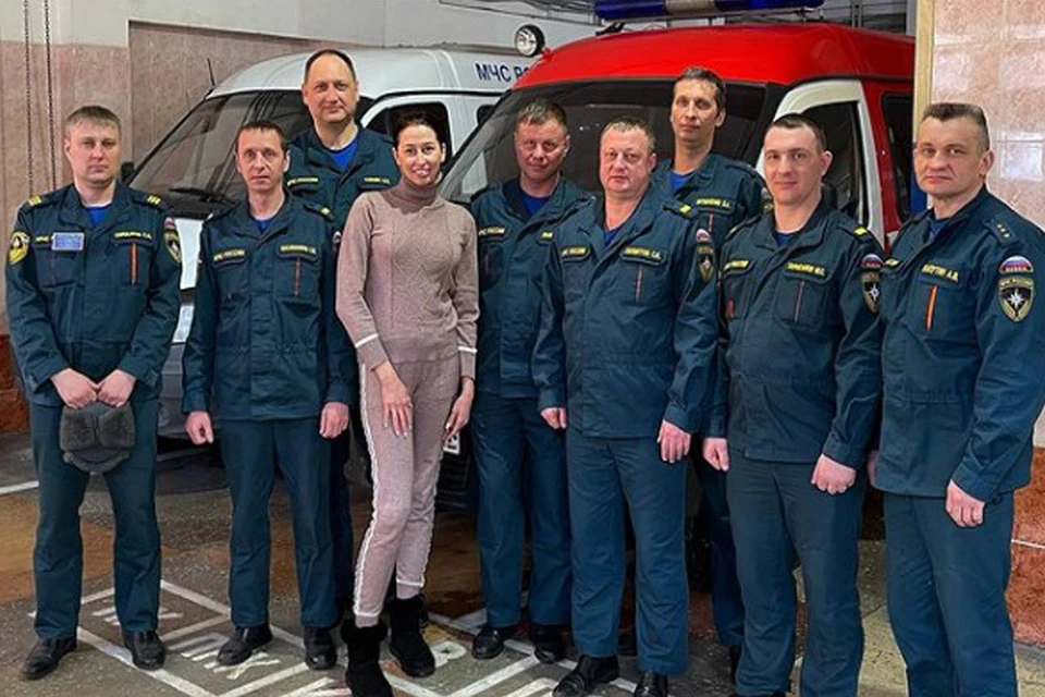 Олимпийская чемпионка Дарья Шкурихина лично поблагодарила пожарных.