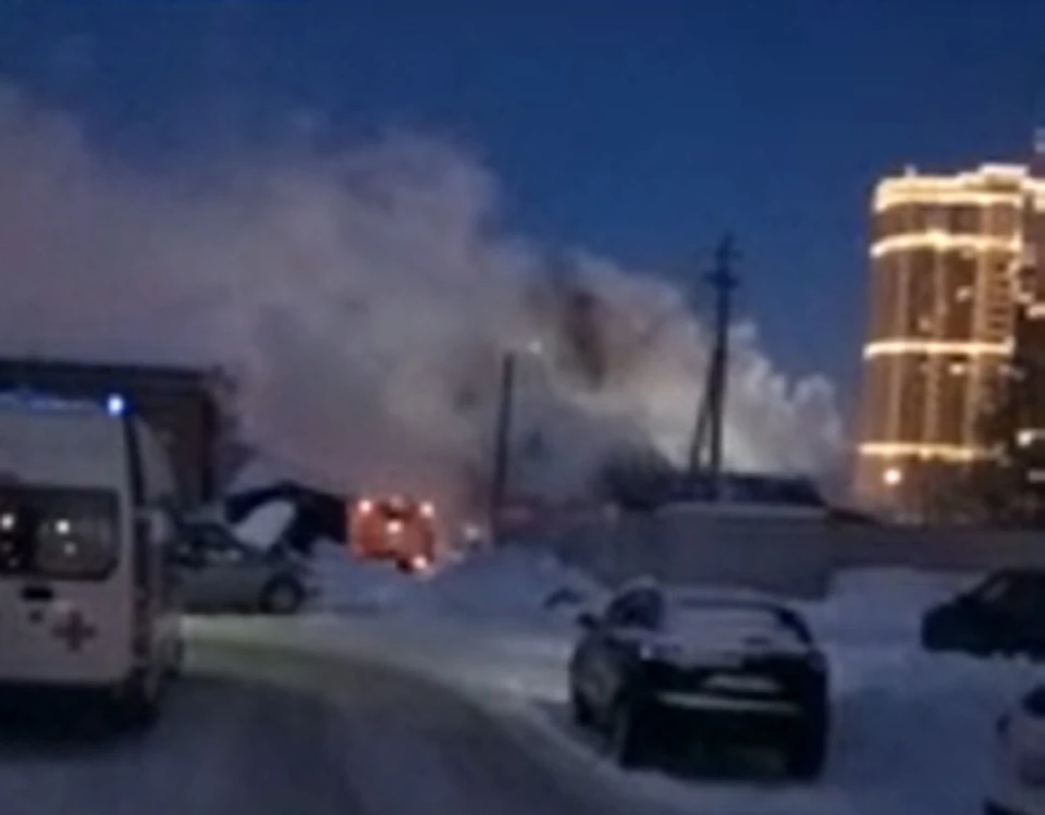 Огонь сильно повредил комнату, где жила пенсионерка. Фото: стоп-кадр.
