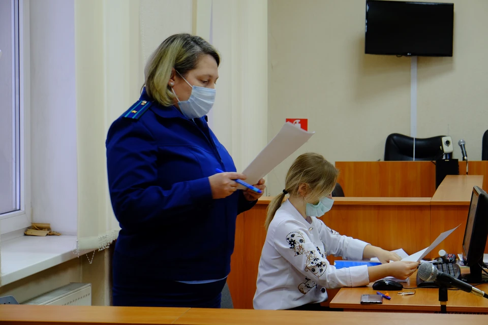 Прокурор потребовала лишить обоих полицейских возможности занимать должности в правоохранительных органах в течение двух лет.