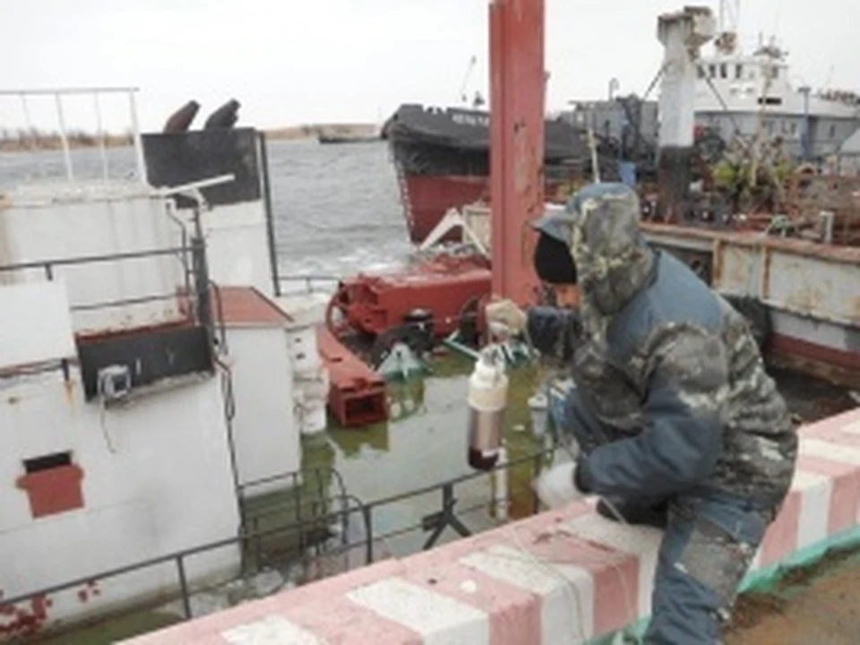 В Астраханской области зафиксировали крупное загрязнение воды нефтью