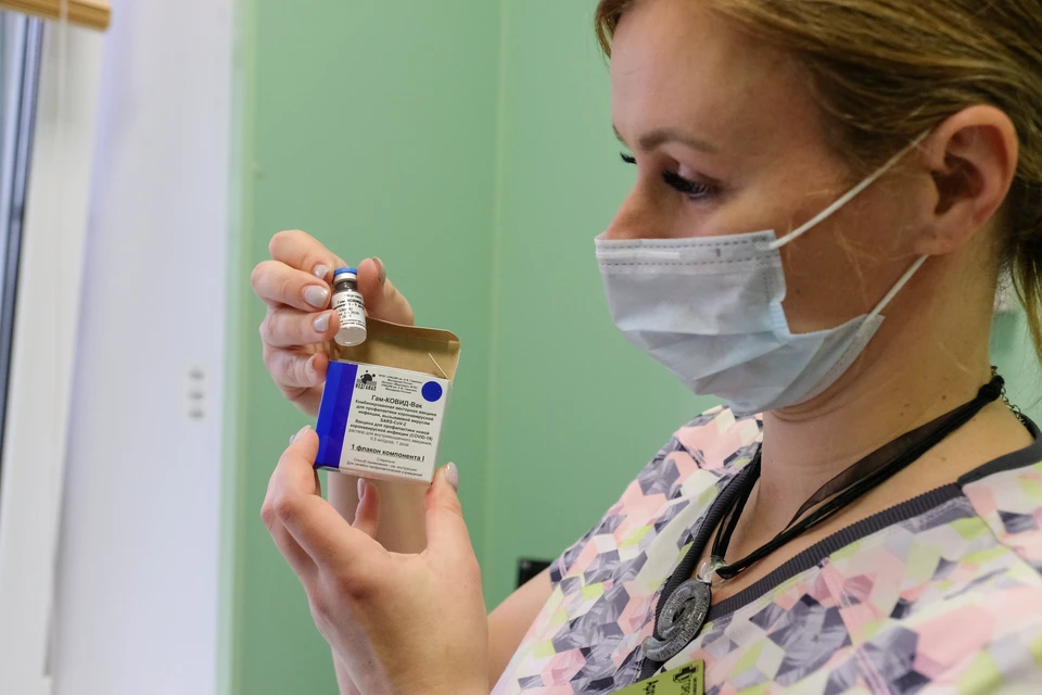 "Комсомолка" узнала, как будет проходить массовая вакцинация от коронавируса в Санкт-Петербурге.