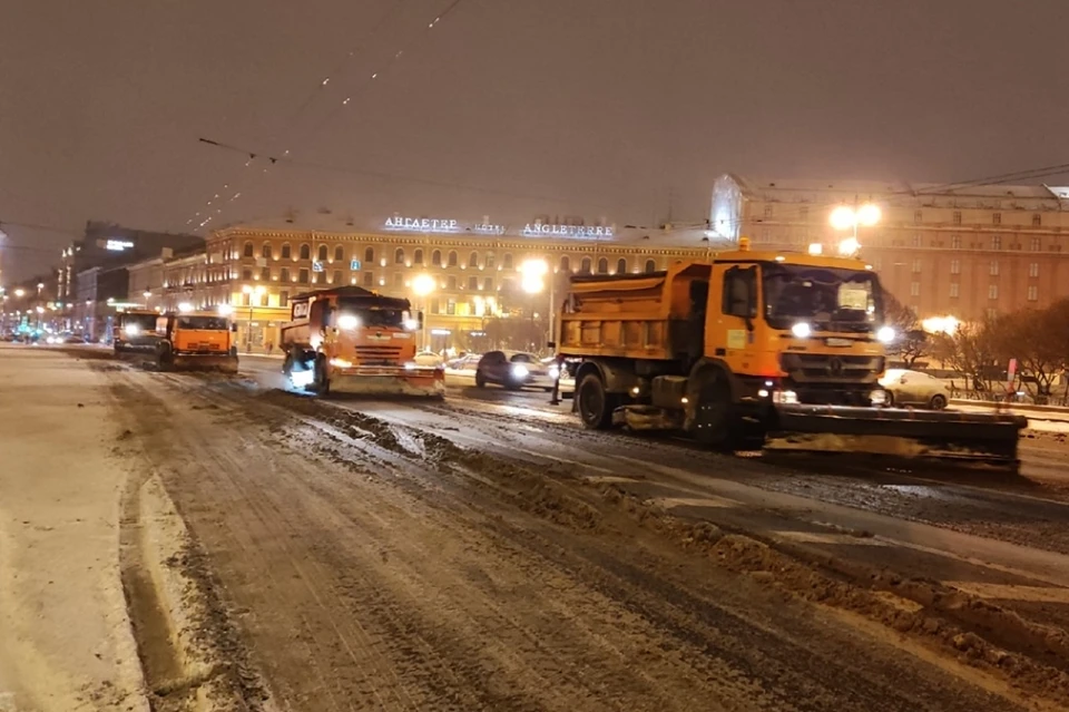 Видео и фото последствий мощного снегопада в Санкт-Петербурге 21 января 2021 года. Фото: комитет по благоустройству