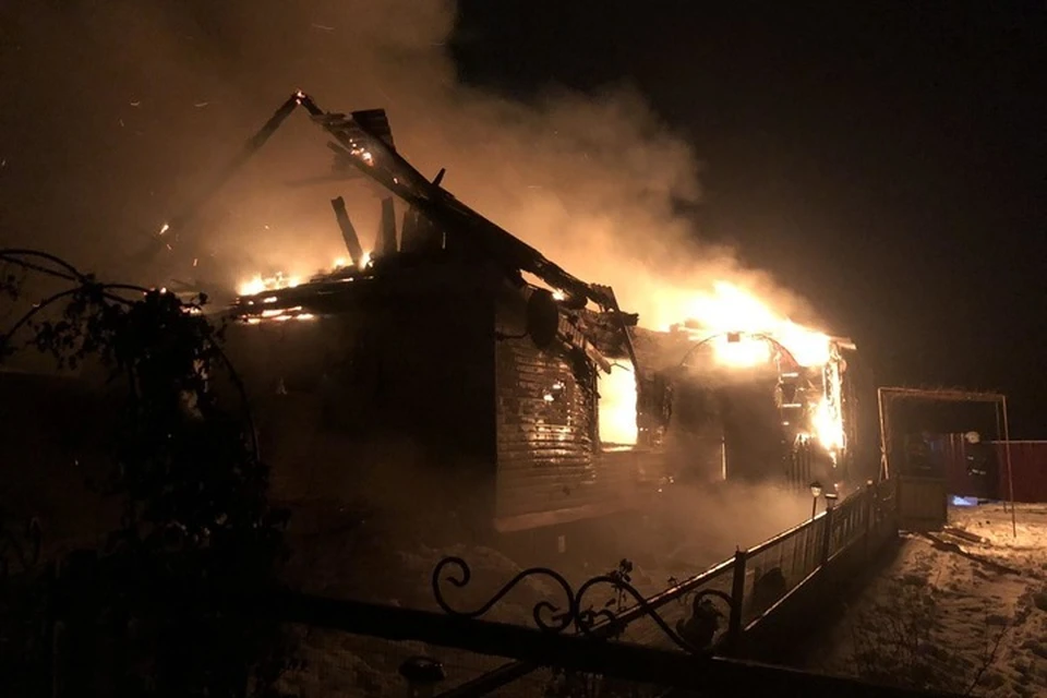 В сгоревшем доме в брасовском поселке погибли мать и ее 5-летний ребенок.
