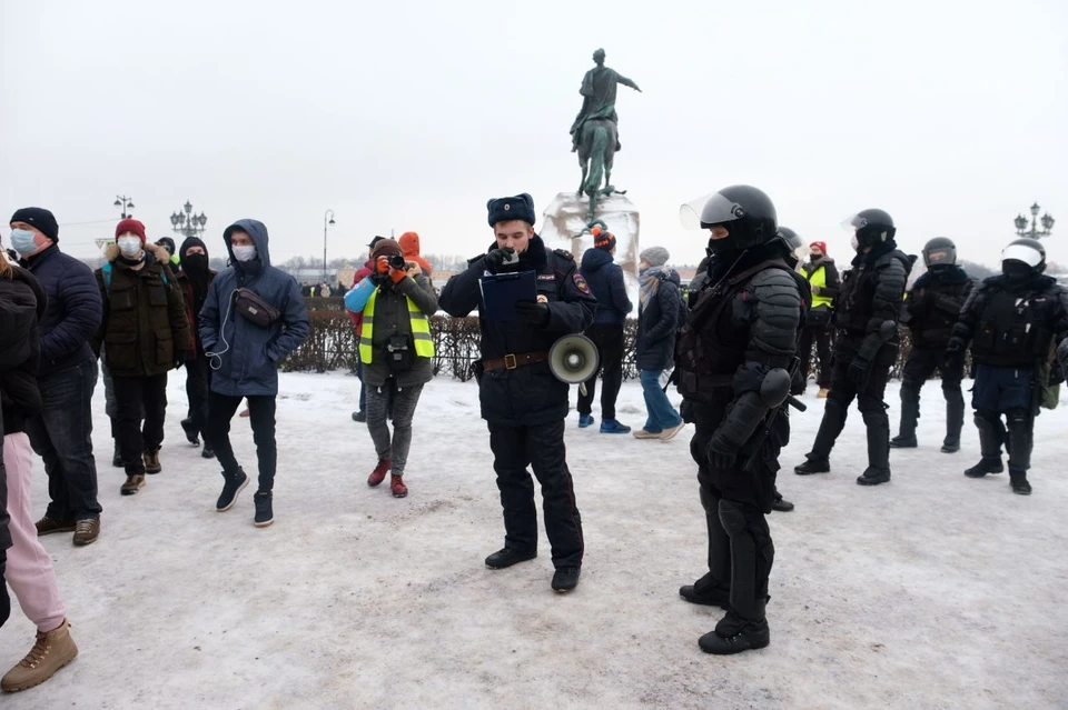 Три моста закрыли для пешеходов в Петербурге 23 января