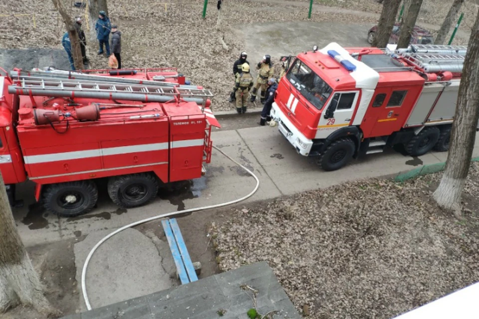 В Ростове загорелся трехэтажный дом