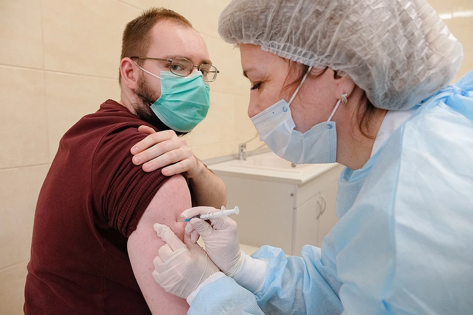 Массовая вакцинация стартовала в России 18 января.