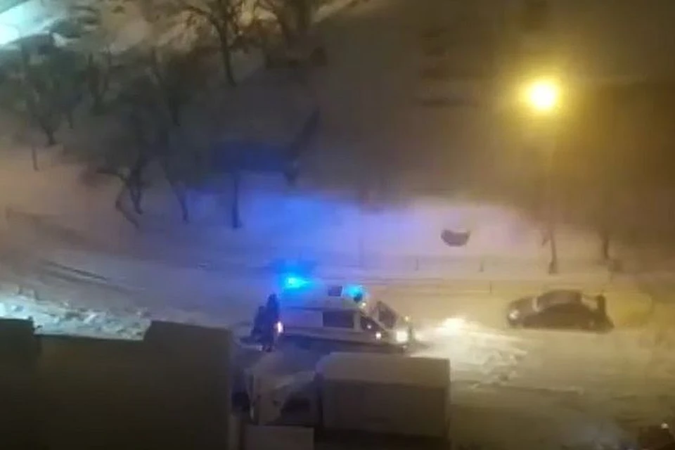 Скорая помощь застряла на Карбышева
