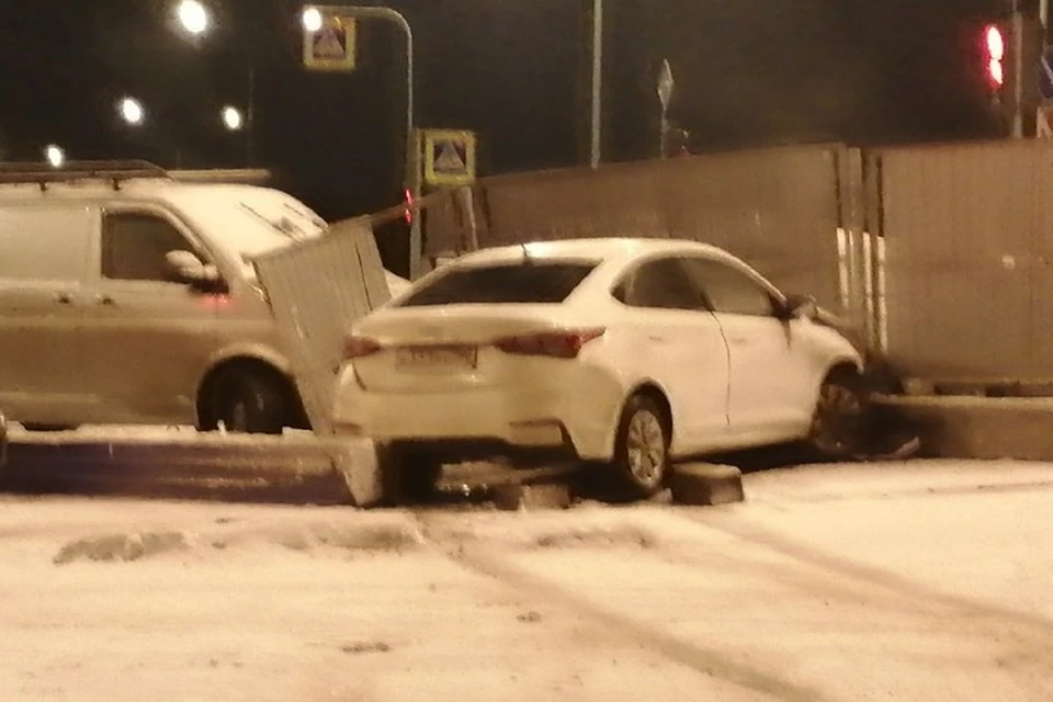По счастью, в аварии обошлось без человеческих жертв. Фото: ДТП и ЧП | Санкт-Петербург | Питер Онлайн | СПб.