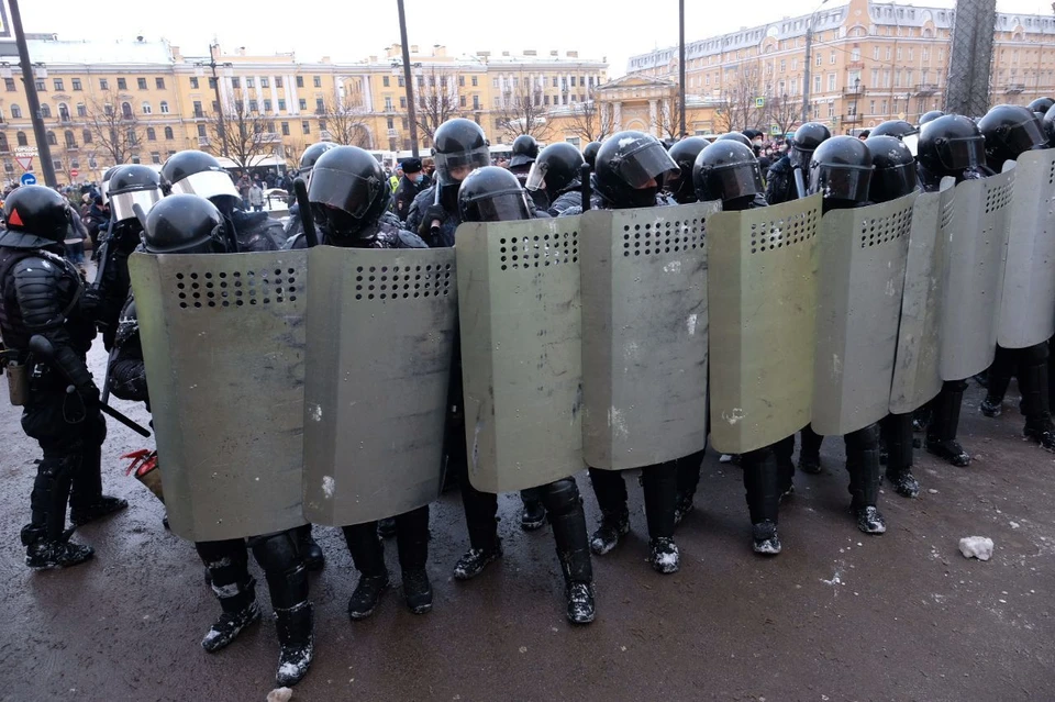 В Санкт-Петербурге продолжается несанкционированная акция протеста.