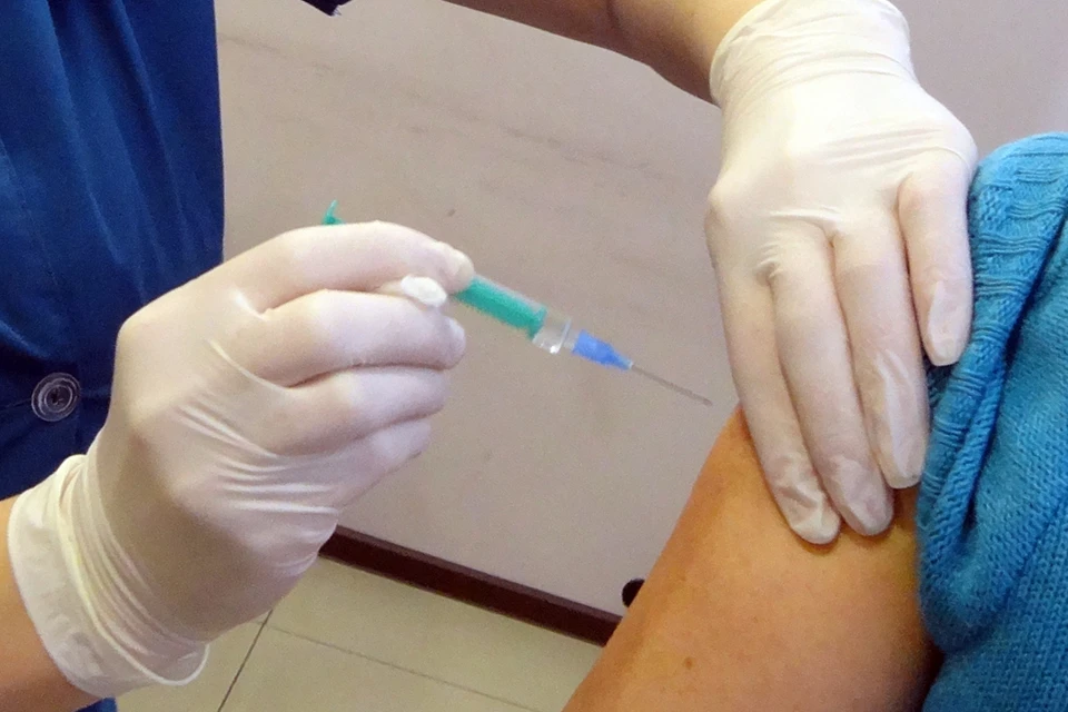 Жителям Тюмени объяснили, как записаться на вакцинацию.