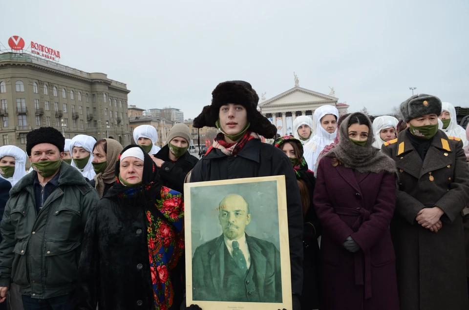 На площади Павших Борцов показали митинг Победителей.