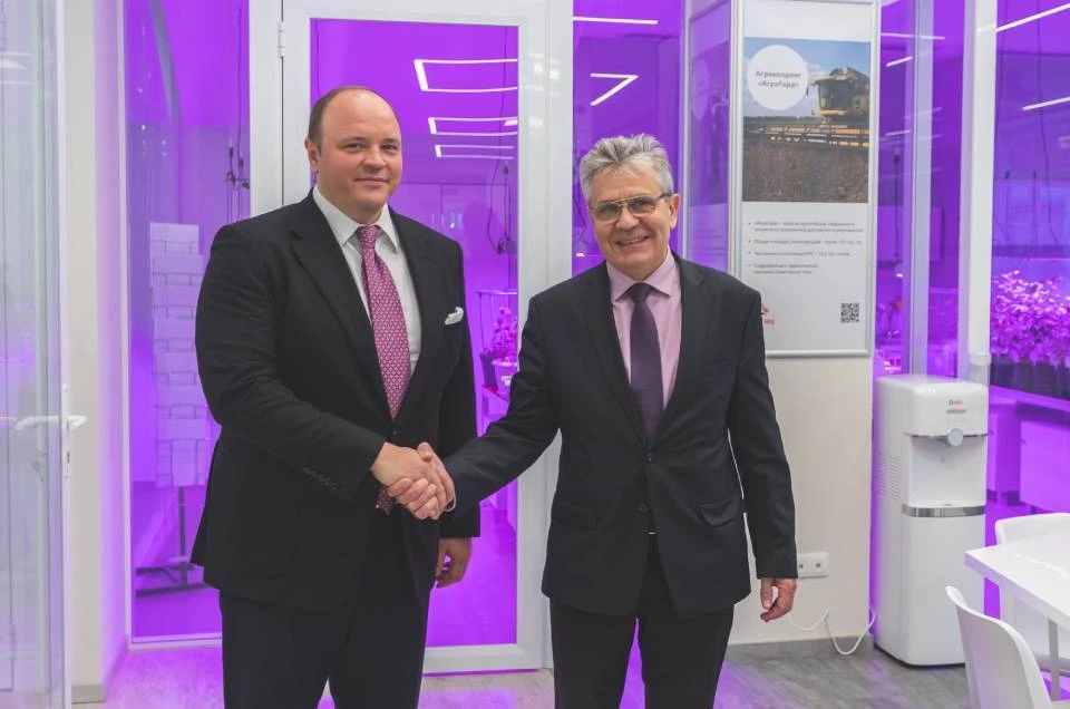 Генеральный директор "ФосАгро" Андрей Гурьев и президент РАН Александр Сергеев обсудили планы на ближайшее будущее. Фото: ПАО "ФосАгро"