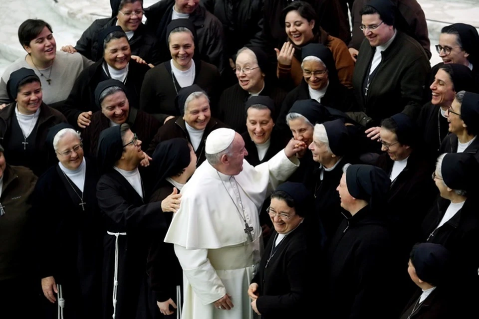 Встреча Папы Римского с монахинями в Ватикане