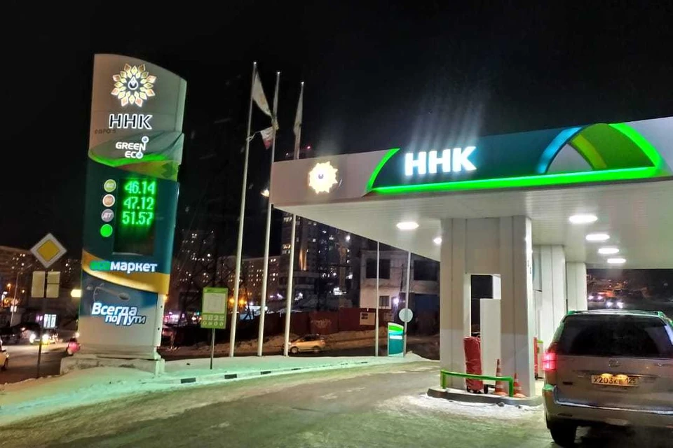 Проблемы с бензином Аи-92 начались в Приморье на заправках ННК около недели назад