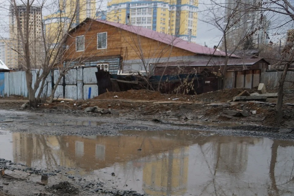 Вода затопила улицу Краснопрудную