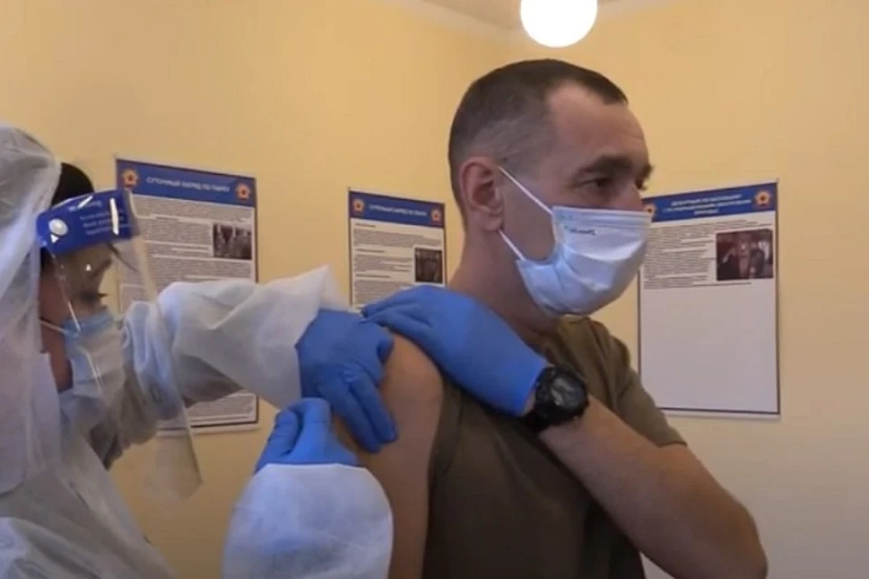 Военнослужащие рассказали, что не почувствовали никаких побочных реакций. Фото: УНМ ЛНР