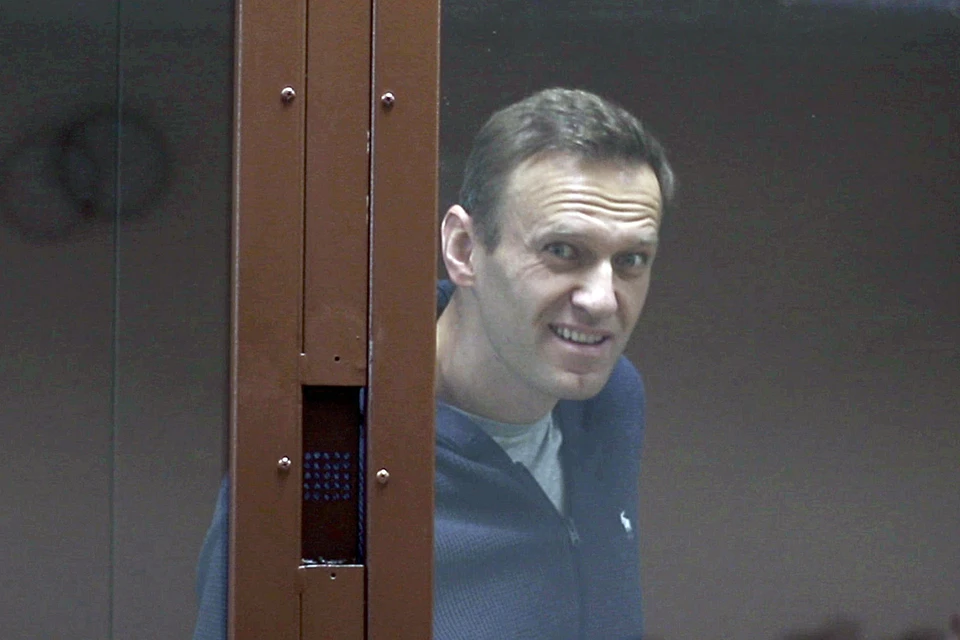 Адвокаты, надо полагать, объяснили Алексею Навальному, что он «идет темной тропой» к реальному довеску к сроку