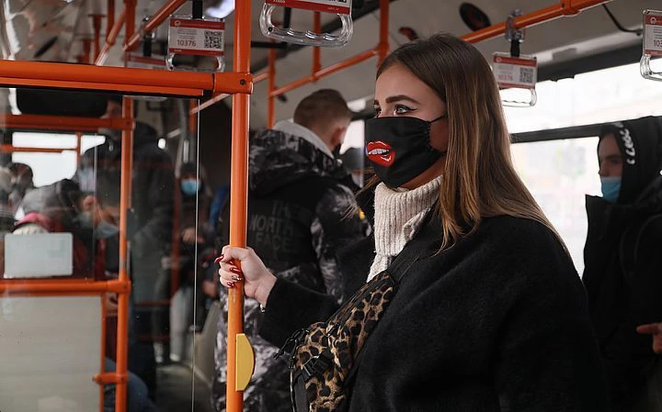 В праздничный выходной отменили десятки рейсов