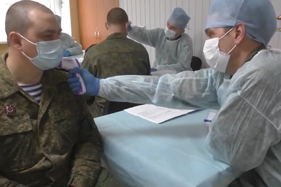Перед началом вакцинации военнослужащие прошли медицинский осмотр. Фото: пресс-служба УНМ ДНР