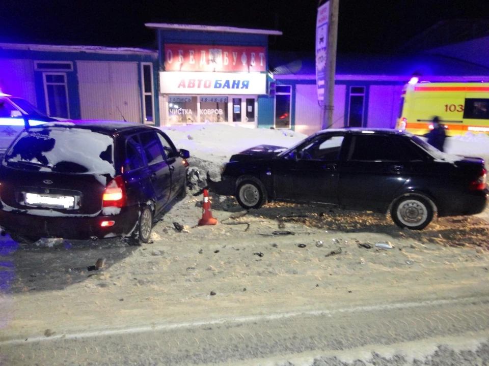 В ночной аварии на улице Спивака в Орле пострадали две девушки. Фото: Госавтоинспекция Орловской области