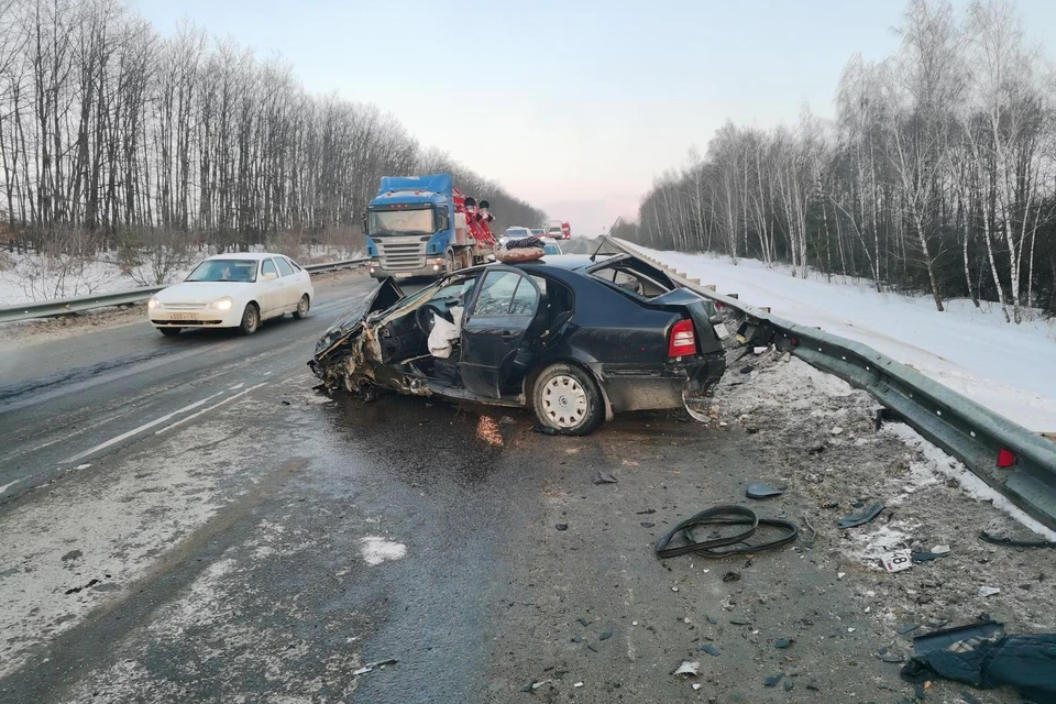 В массовом ДТП под Липецком погибла автоледи