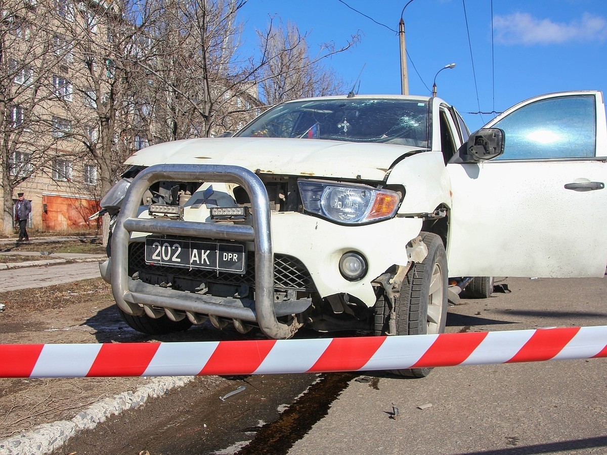 Пострадавший во время теракта комбат Народной милиции ДНР Сергей Попов  успел вытолкнуть дочь из машины - KP.RU